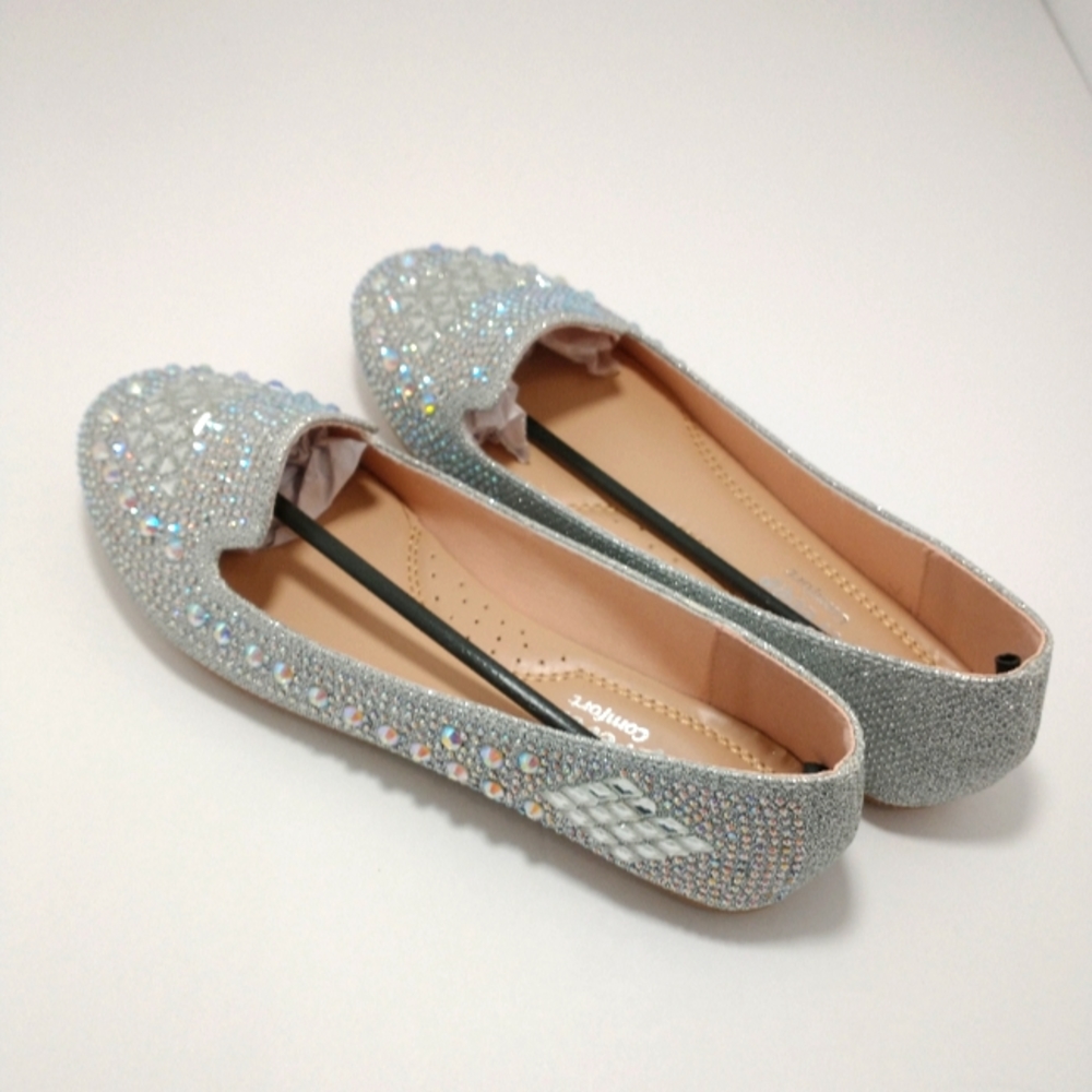 Forever comfort silver slip on flat shoes